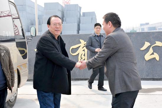 濮陽(yáng)市住建局、墻改辦等領(lǐng)導(dǎo)一行蒞臨我司視察1   2012年3月21日濮陽(yáng)市住建局、墻改辦等領(lǐng)導(dǎo)一行蒞臨我司視察