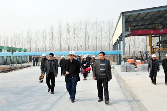 濮陽(yáng)市住建局、墻改辦等領(lǐng)導(dǎo)一行蒞臨我司視察4