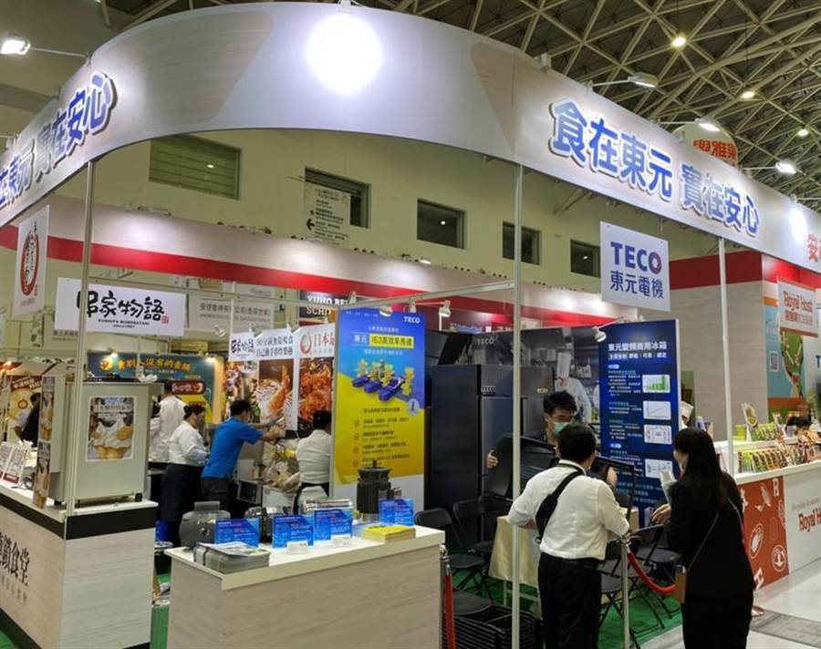 （東元首度以馬達及變頻商用冰箱，與東元集團餐飲事業(yè)攜手參加2020高雄國際食品展，也展出多種應(yīng)用于食品機械設(shè)備的不鏽鋼馬達、鑄鐵殼馬達及單相鐵板殼馬達。圖／東元集團提供）&#xD;&#xA;
