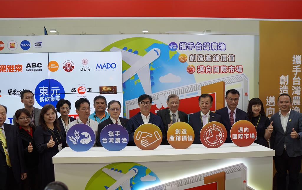 東元餐飲集團率三大品牌摩斯?jié)h堡、樂雅樂餐廳、蜜可頌及東元電機連續(xù)五年參加高雄國際食品展。（東元提供）